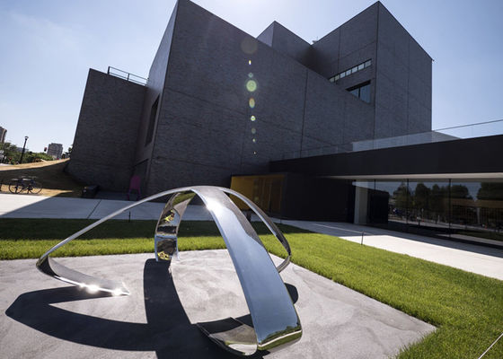 Хорошая цена. Скульптура металла финиша зеркала уникальная современная на открытом воздухе для квадратного украшения онлайн