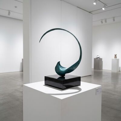 Хорошая цена. Hand-Cast Abstract Bronze Wave Sculpture | Verdigris Patina Finish on Granite Base - WANGSTONE Luxury Art Онлайн