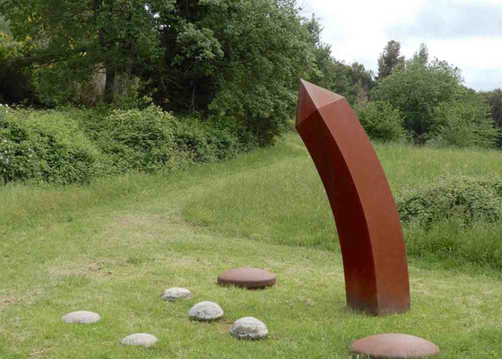 Хорошая цена. Скульптура карандаша Corten OEM на открытом воздухе декоративная ржавая стальная онлайн