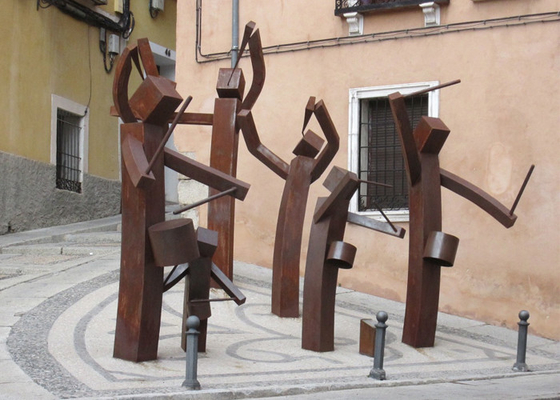 Хорошая цена. Скульптура стальной полосы Corten аппаратур игры человека ODM ржавая онлайн
